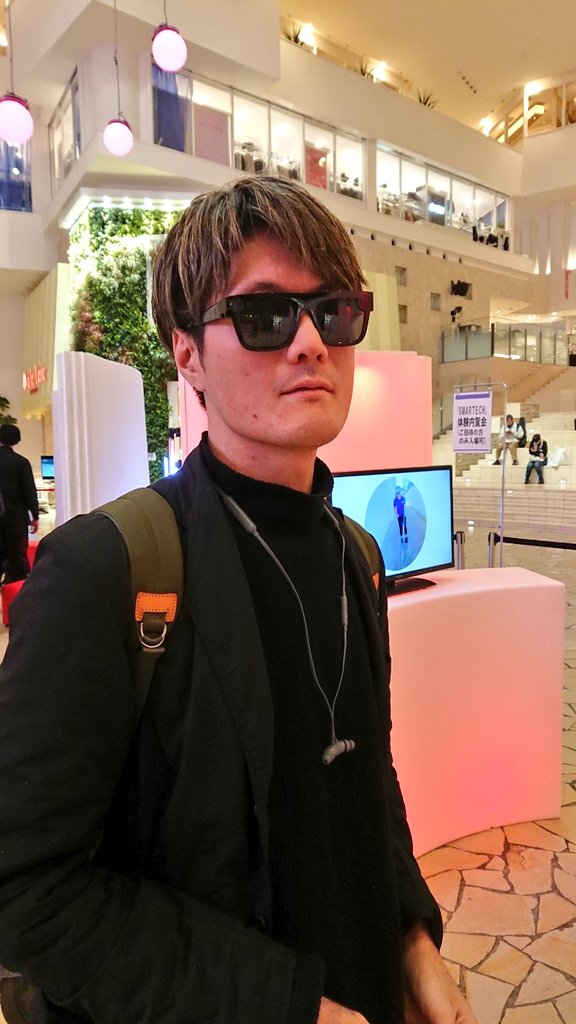 clear5_Satoru's tweet image. #阪急うめだ本店 で明日から展開される #SMARTECH ポップアップストア内覧会にご招待頂きました。

1ヶ国につき1つのデパートのみで展開する世界戦略で、日本初上陸！近未来が詰まってました。

じーじーしのグラサン🕶これカメラ！
あと、写真ラテアート☕ディナーショーの時にこれで出したい！