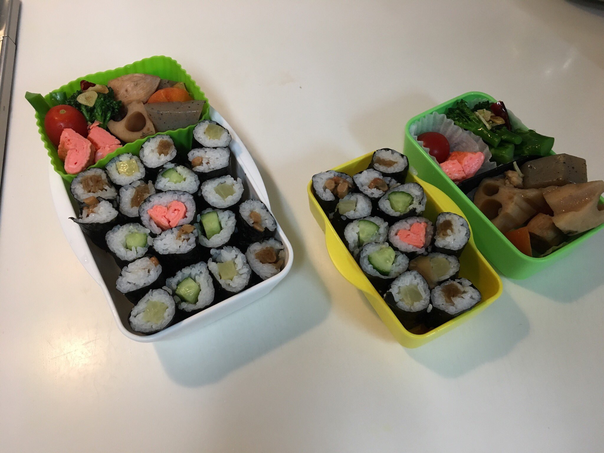 とっしー 峻澪 お弁当 のり巻き 海苔巻き 細巻き弁当 かんぴょう巻き かっぱ巻き たくあん巻き 納豆巻き ハートの玉子巻き お弁当 細巻き弁当 蓮根の煮物 他 笑 T Co Mmtrxvtza5 Twitter