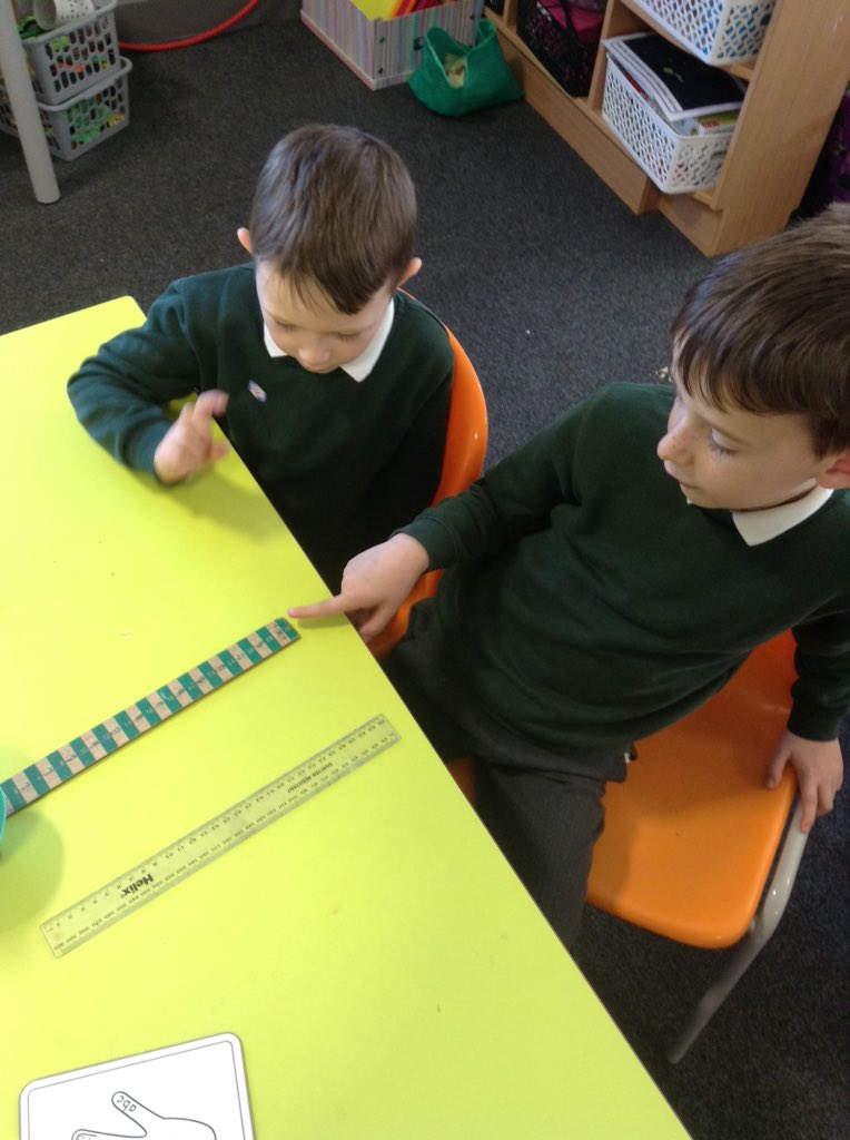 TGPS_NorthLincs's tweet photo. 2G Have been debating which is the most suitable material to make a ruler from #TGPSScience #TGPSBritishValues https://t.co/SsSowY3Cz9