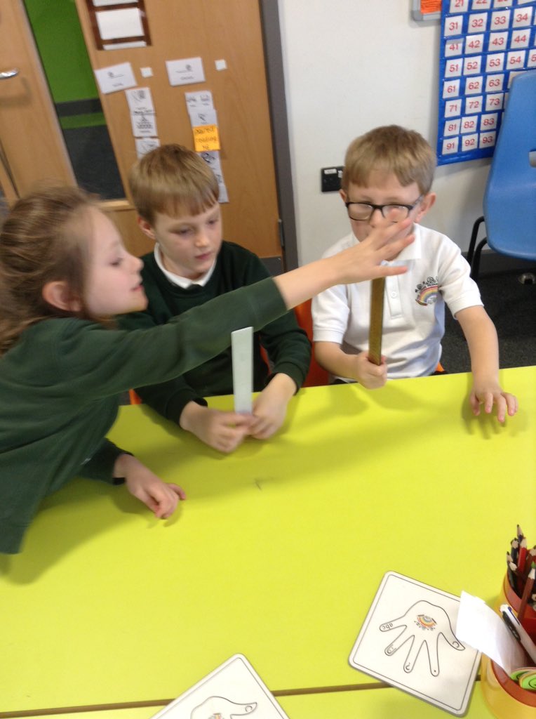 TGPS_NorthLincs's tweet photo. 2G Have been debating which is the most suitable material to make a ruler from #TGPSScience #TGPSBritishValues https://t.co/SsSowY3Cz9
