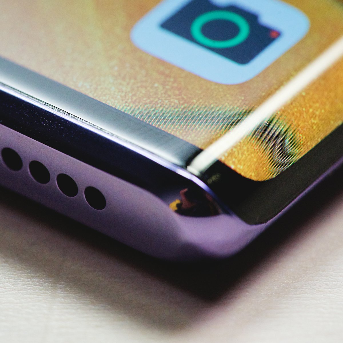 UnboxTherapy's tweet image. The best smartphone you’ll probably never buy - youtu.be/Jjezk6RP6dk