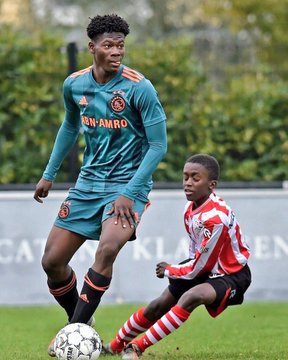 Dicen que David Easmon (Ajax U15) tiene 14 años