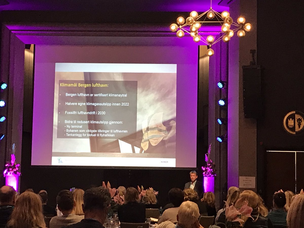 Helge Eidsnes lufthavndirektør i Bergen, <a href="/avinor/">AVINOR</a> snakker om hvordan luftfart kan bli endel av fremtidens klimaløsning og hvilke mål Bergen lufthavn har. #vestlandstreffet2019