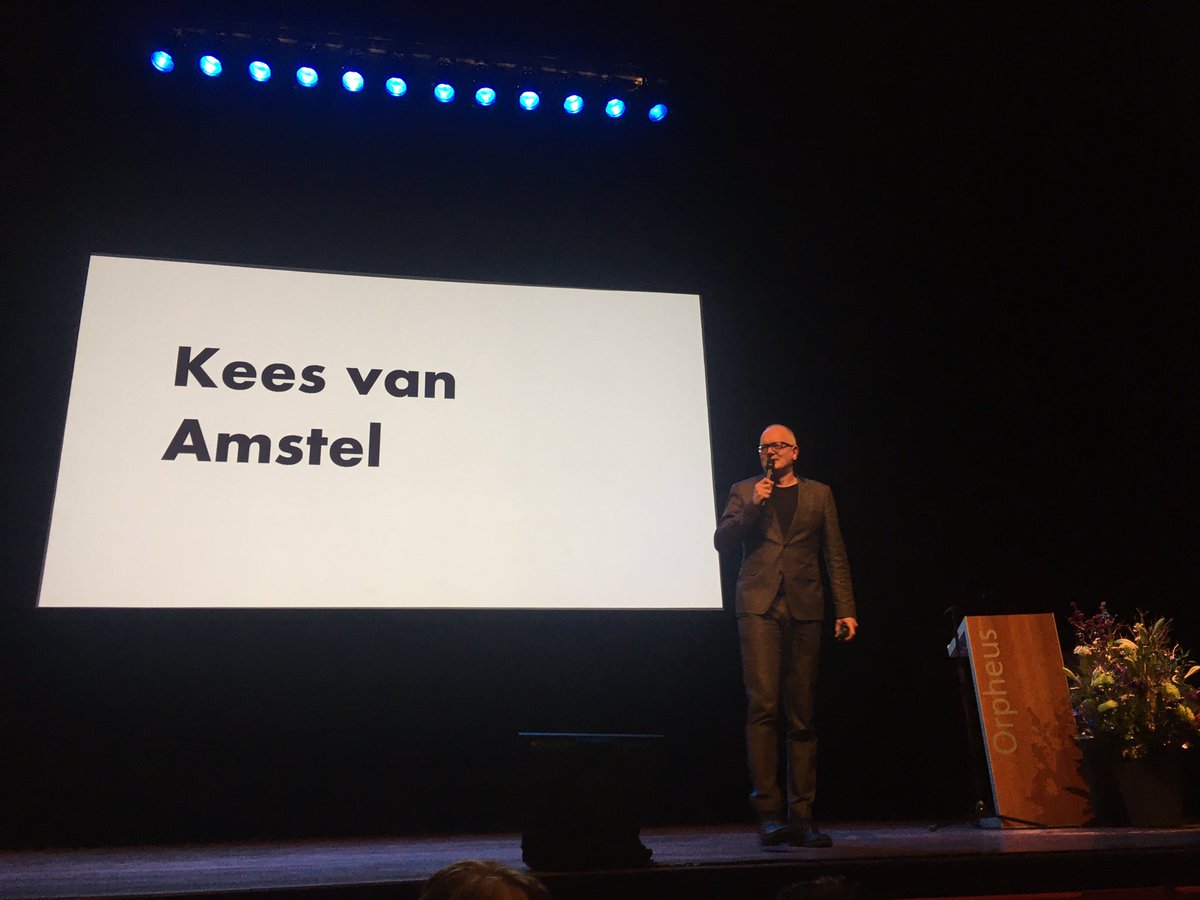 Aan Kees van Amstel de eer om de #dedagvanhetmbo af te sluiten met een zinderend optreden.