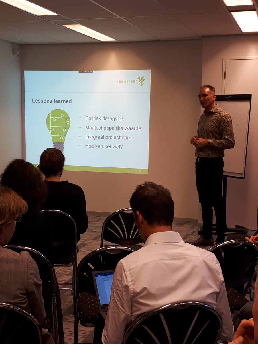 In de #woondeal van <a href="/MRAsamenwerking/">Metropoolregio Amsterdam</a> staat o.a. een afspraak voor 3000 #flexwoningen. Vandaag werden in Purmerend de eerste woningen geplaatst. Haarlemmermeer en Castricum volgen en melden zich ook aan voor een Versnellingskamer. Lees er hier meer over: woningmarktbeleid.nl/onderwerpen/fl…