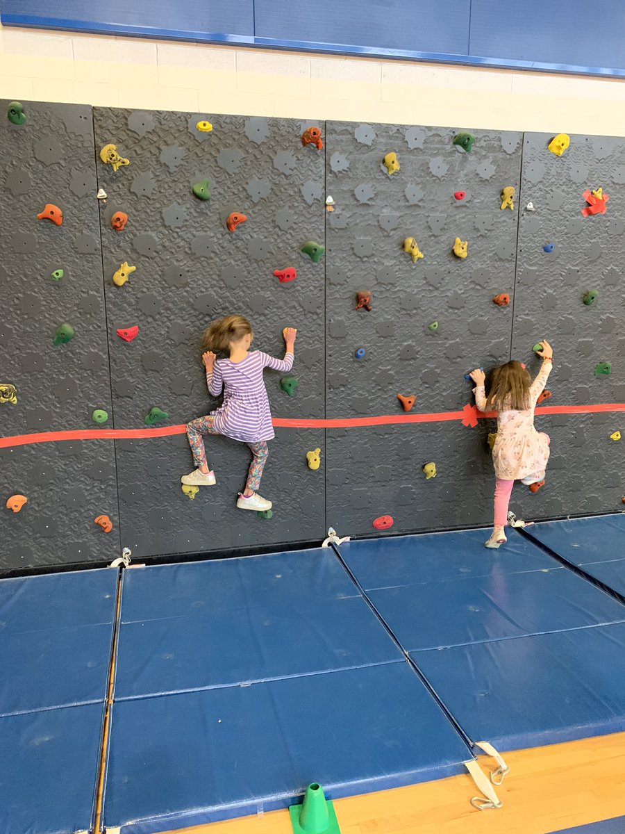 VOphysed's tweet image. The climbing wall is out and our K ss are doing a great job learning how to use the wall safely!  #physed #redefineseccess @WinchesterWell1 @VinsonOwenOwls