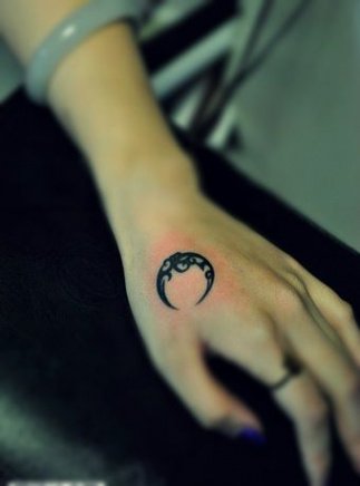 Handpoked moon tattoo on the hand  Tattoogridnet
