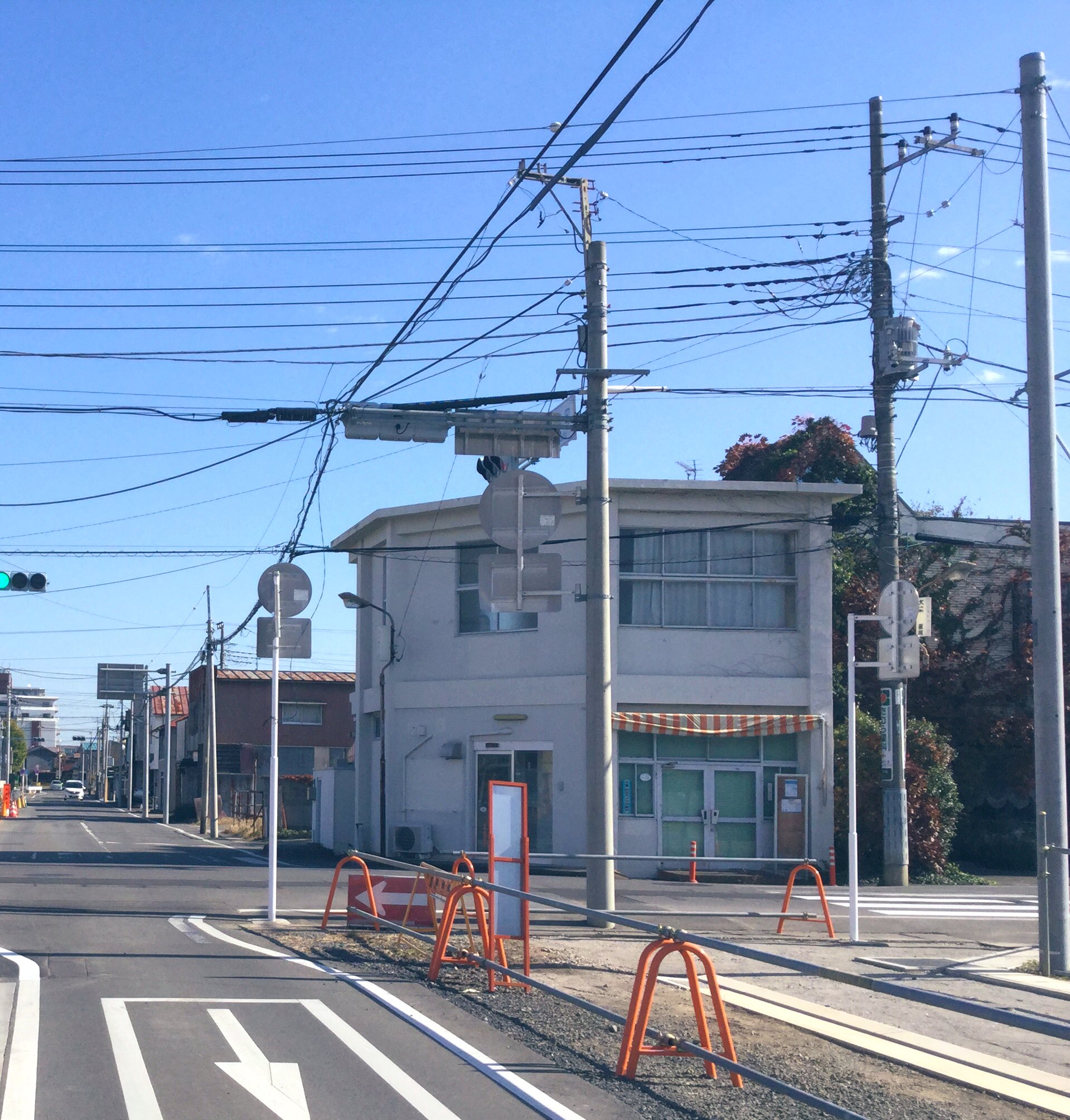 山旅outdoor アニメ日常 伊勢崎大手町郵便局 去年の暮れには周辺の建物は再開発により更地に このあたりはずっと工事中で郵便局は営業終了しておりも残るかわかりません 日常 アニメ聖地巡礼 聖地巡礼 伊勢崎市 群馬 T Co 9adinhedzv