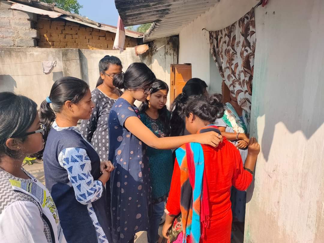 Sanskar_Kendra's tweet photo. The main objective of this program was to strengthen the relationship with the villagers and with the families of our students. Here are some moments captured.
#SanskarKendra #Sampark #awareness #education https://t.co/nJgVEh1GZ7