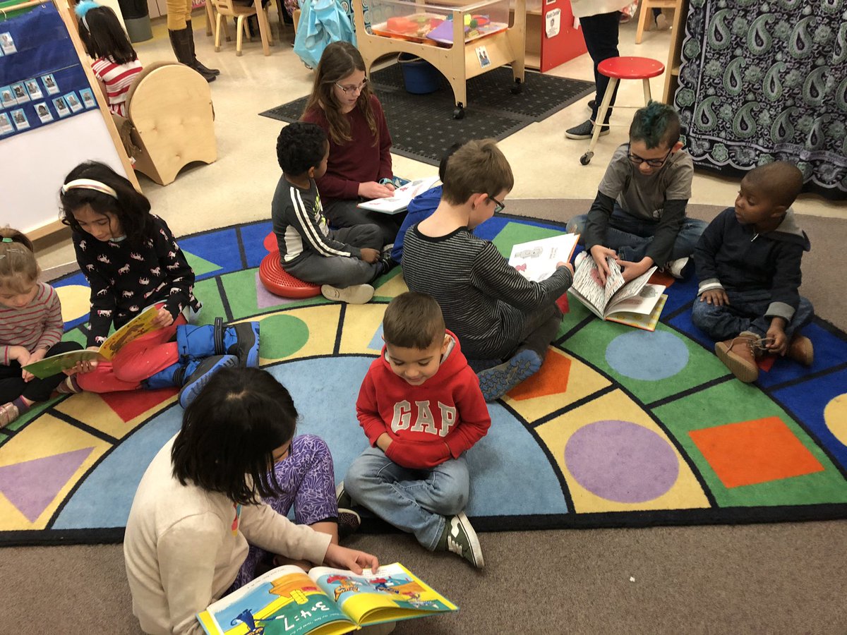 JillPTEACHER's tweet photo. Longfellow Spirit Week -Monday- Reading Buddies #pkp #longfellowbears #oakpark97 https://t.co/3bujJbGTRY