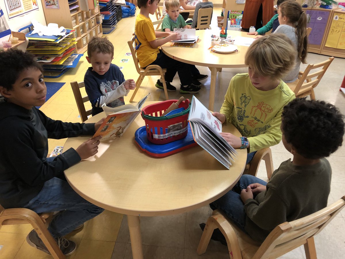 JillPTEACHER's tweet photo. Longfellow Spirit Week -Monday- Reading Buddies #pkp #longfellowbears #oakpark97 https://t.co/3bujJbGTRY