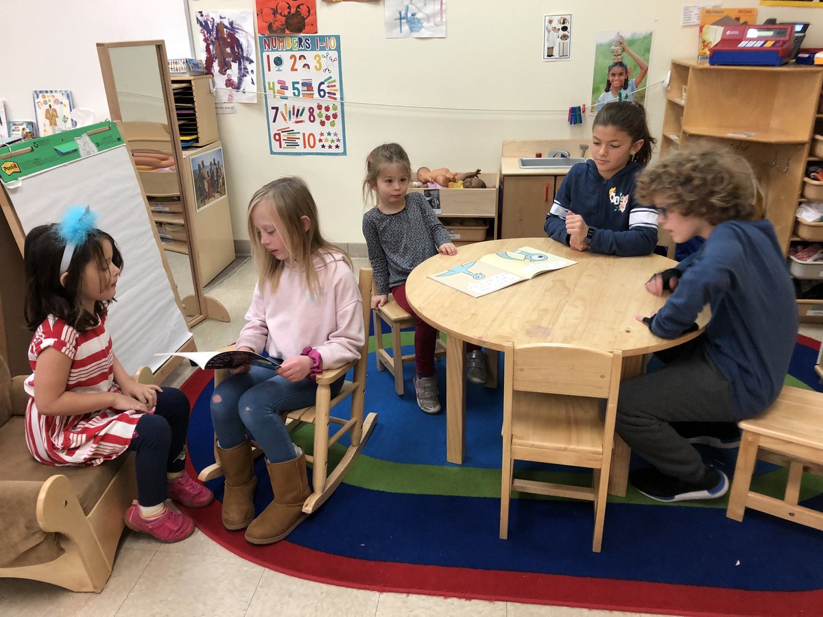 JillPTEACHER's tweet photo. Longfellow Spirit Week -Monday- Reading Buddies #pkp #longfellowbears #oakpark97 https://t.co/3bujJbGTRY