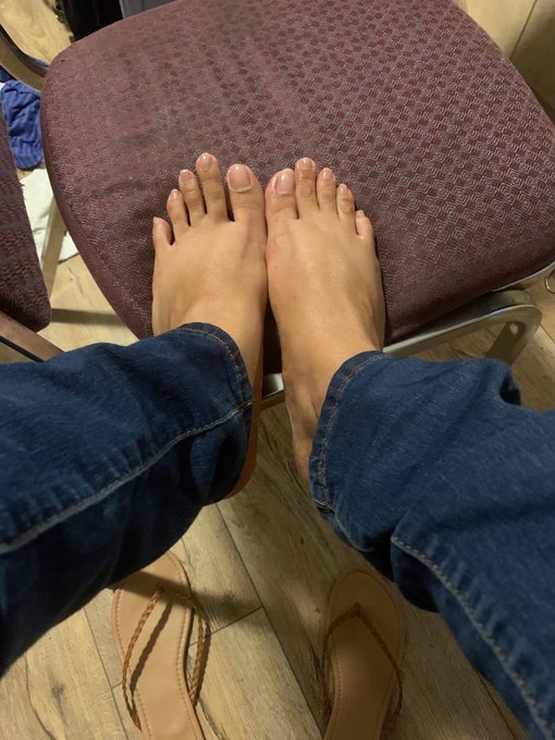 Gm to all my guys with a #footfetısh  and #solefetish https://t.co/fnv6Eg9yH6<a href="/tag/footfet%C4%B1sh"class="tags">#footfetısh</a><a href="/tag/solefetish"class="tags">#solefetish</a>
