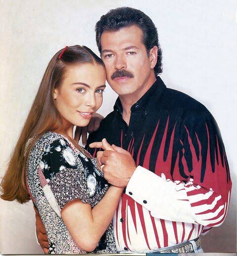 detlnovelas1's tweet photo. Hoy llega #ElPremioMayor (1995), una producción de @EmilioLarrosa, a @tlnovelastv
#CarlosBonavides
@LauraLeonOF
@sergiogoyri
@SashaSokol
@marthajulia_
@Lorenaherrera
@SergioSendelMX
@PelonGomis
#DiegoLuna
@tioriki57
@miamigovidal
#ClaudioBaez
@marcelobuquet
@jerezluz
y ++ https://t.co/d0TggjaMe2