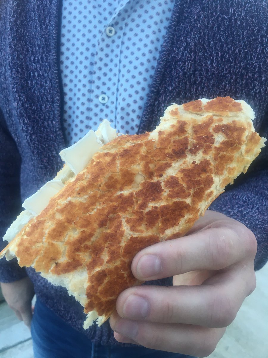 jaimydv's tweet photo. Tijger stokbrood in UK héérlijk! @Bakkervreug kunnen jullie dit ook in het assortiment opnemen?!? #stokbrood #tipvandedag https://t.co/2v7sqj1YwL