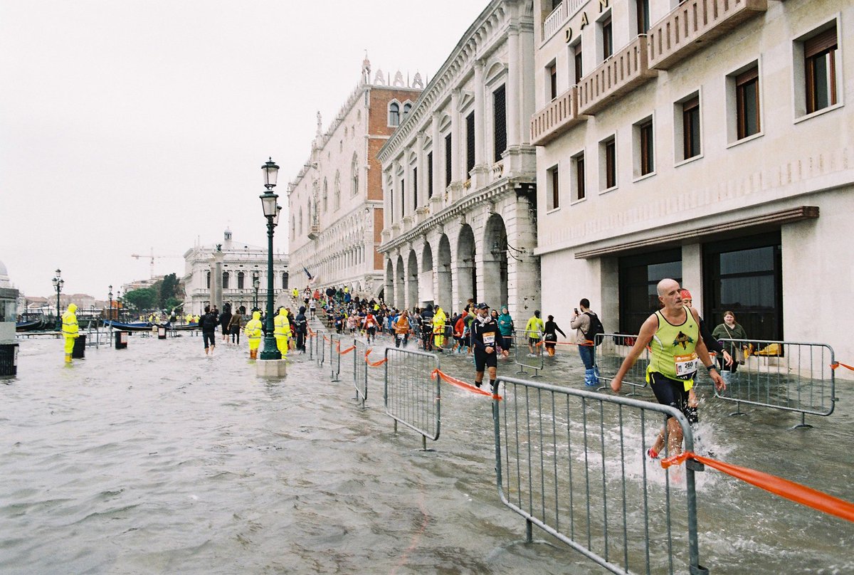 Francesco Degl'Innocenti / Venice: Resisting Resilience / via Assemble Papers /  bit.ly/330F5RU / #goodread #Venice #mose #resilience