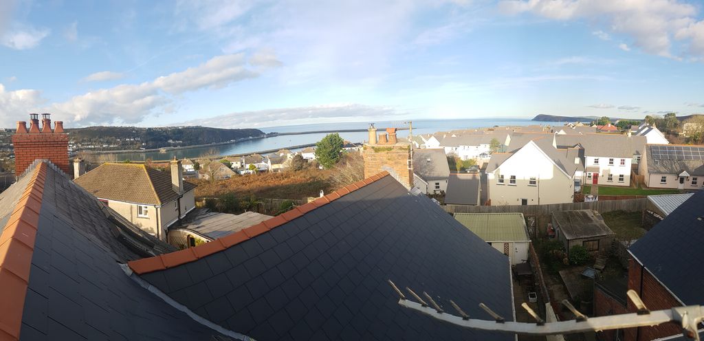 PembsDigital's tweet image. Goodwick bathed in sun today... 😎