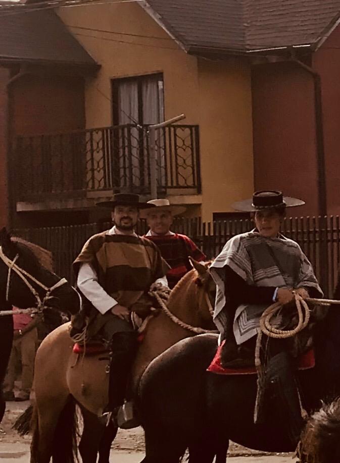 SSVP_Chile's tweet photo. Una hermosa procesión a la #VirgendelCarmen vivieron ayer los #adultosmayores y colaboradores del hogar Francisco Javier Baeza de #Penco. Juntos manifestaron su devoción a la #PatronadeChile en esta fiesta religiosa tradicional y popular del país #MesdeMaría https://t.co/VnYQPIcDjU