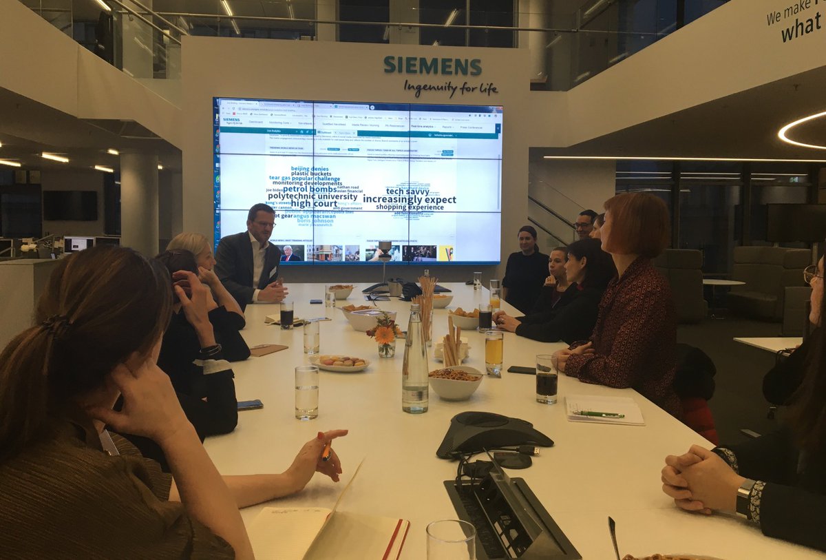 Daniela Schmid (@_daniela_schmid) on Twitter photo Herzlich Willkommen im <a href="/Siemens/">Siemens</a> #newsroom @GWPRDeutschland. <a href="/RZHannover/">Robin Zimmermann 🇪🇺🌈</a> gibt Einblicke über die sich verändernden Kommunikationsrollen: „Digital First und datengetriebene Kommunikation haben oberste Priorität.“ <a href="/CorneliaKunze/">Cornelia Kunze</a> Herzlich Willkommen im <a href="/Siemens/">Siemens</a> #newsroom @GWPRDeutschland. <a href="/RZHannover/">Robin Zimmermann 🇪🇺🌈</a> gibt Einblicke über die sich verändernden Kommunikationsrollen: „Digital First und datengetriebene Kommunikation haben oberste Priorität.“ <a href="/CorneliaKunze/">Cornelia Kunze</a>