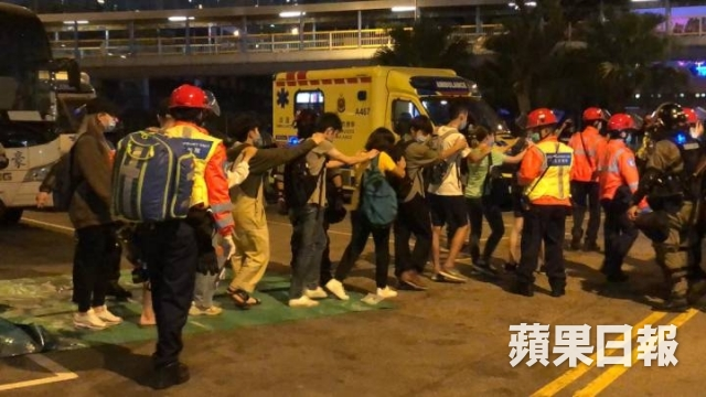 NForget2019's tweet photo. Injured protesters were sent to hospitals under the supervise of police 
#HongKongProtest https://t.co/5uIiD6XAhI