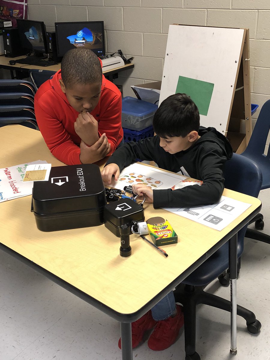 SSE_SThomas's tweet photo. Students collaborating to solve the puzzle and breakout of the box. #CCRTL, #ncssbethebest, @TasiaEllis https://t.co/EJCyPDYPL6