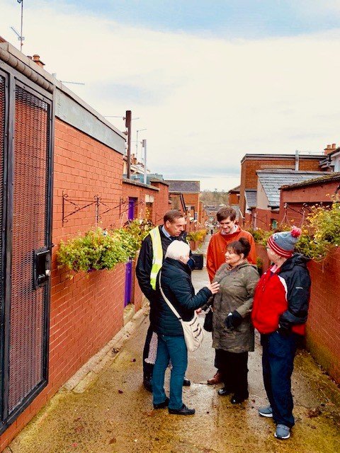 SuppCommunities's tweet photo. Great work by @ArdoyneAdvice on the Garden Oasis project clearing up and brightening the entries in the area. Our CDO, Lisa, stopped to admire their handiwork and snap this photo at an #estateinspection last week. Looking good! #alleyway #oasis https://t.co/DDDNF8VvJ0