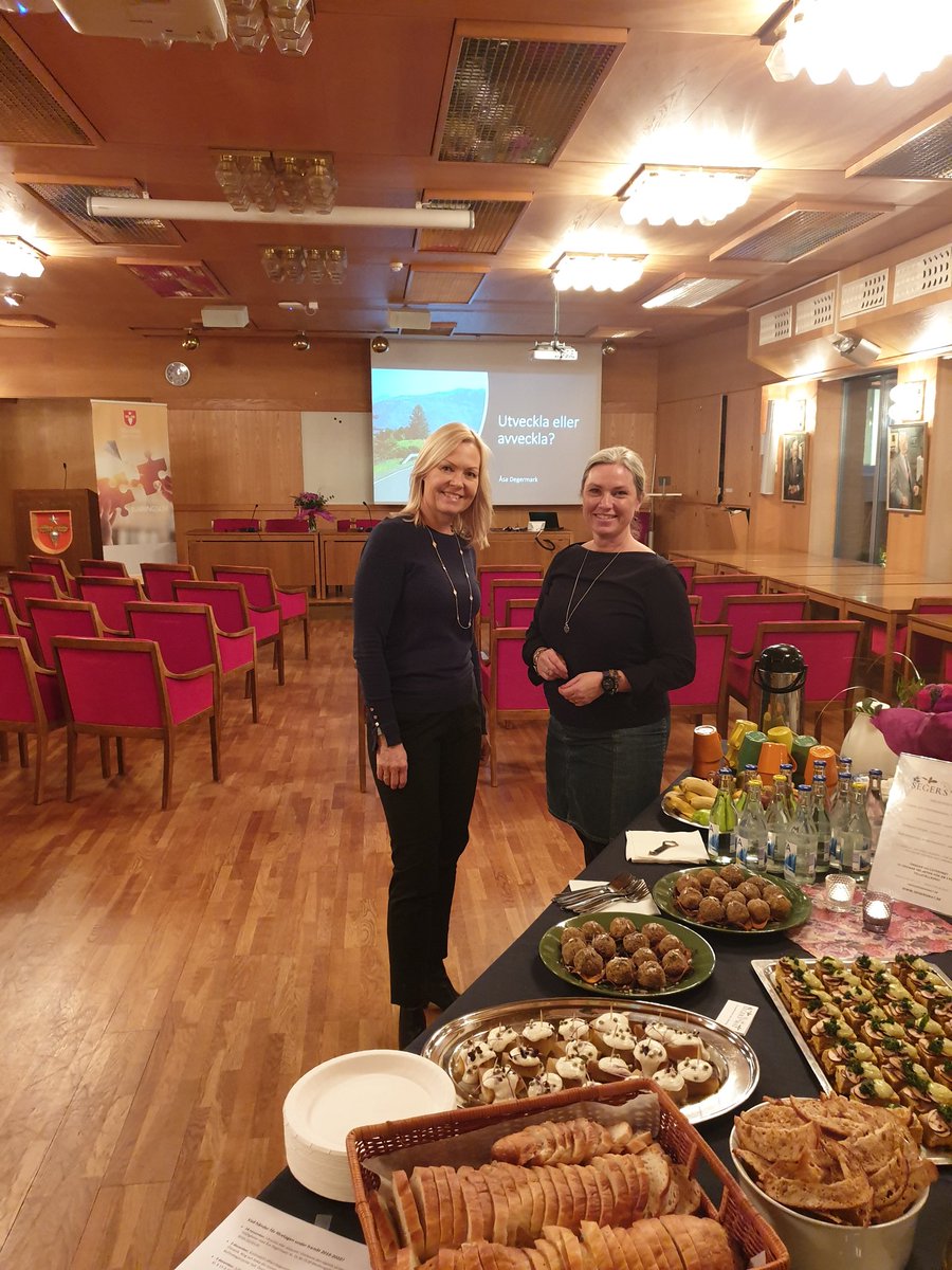 Vill du utveckla eller avveckla? Ikväll har vi Åsa Degermark på besök i Burlövs Kommun! Vi vill tänka digitalt först och passar på att inspirera och inspireras av våra företagare. Åsa hjälper oss att blicka framåt! #företagsammaburlöv #attraktivaburlöv