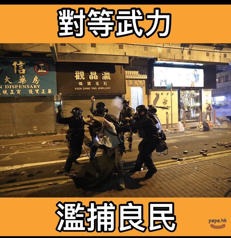 eva85238703's tweet photo. Hk polices 😡#FreeHongKong #TiananmenSquareMassacre2019 #香港警察の暴行 #FightForFreedomStandWithHongKong #SOSHK #SOSHKers #SOSPolyU https://t.co/8GNk6YlATs