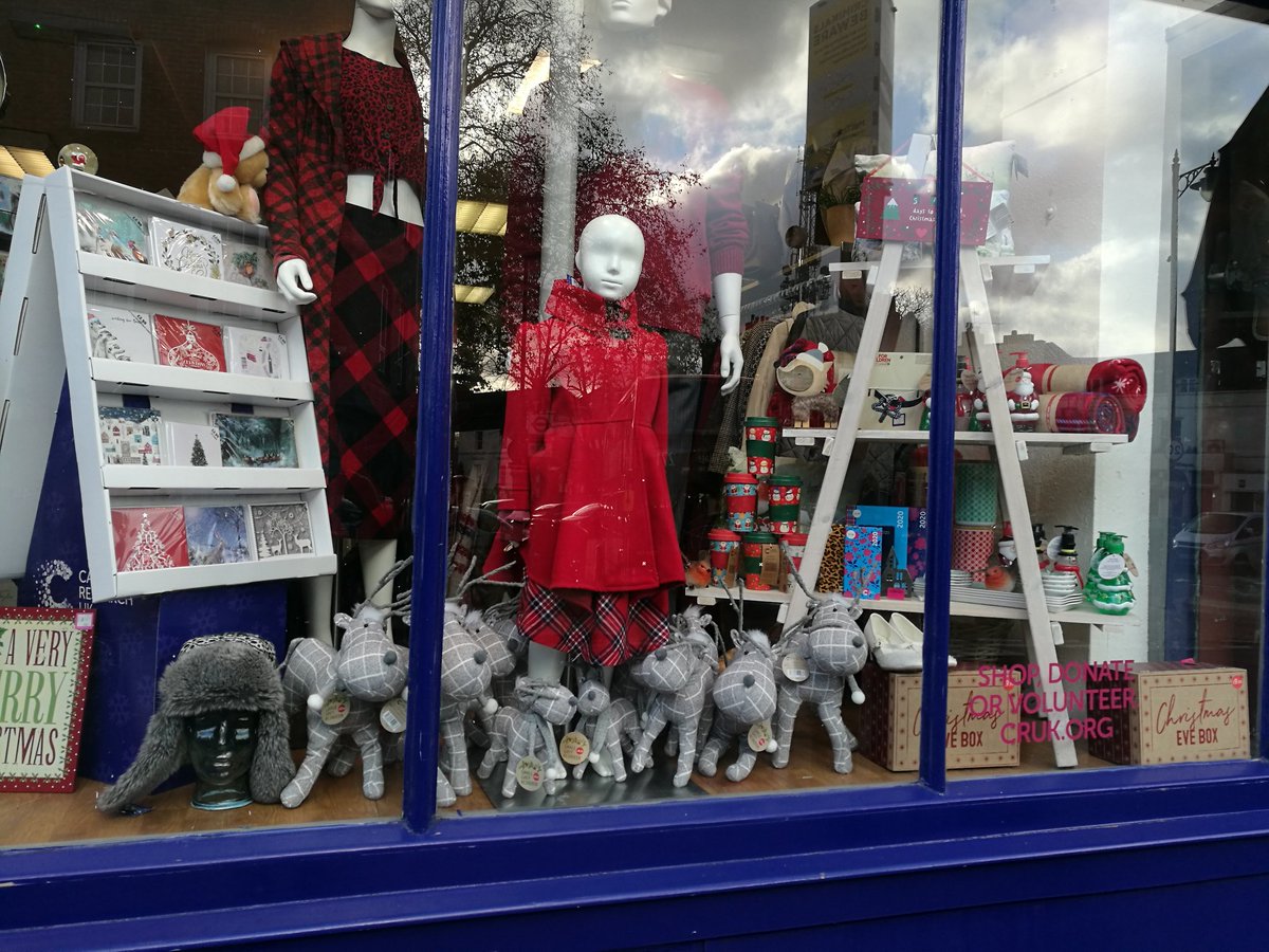 #more #more #more #shopwindow #picture #pictureaperfectchristmas #CRUK