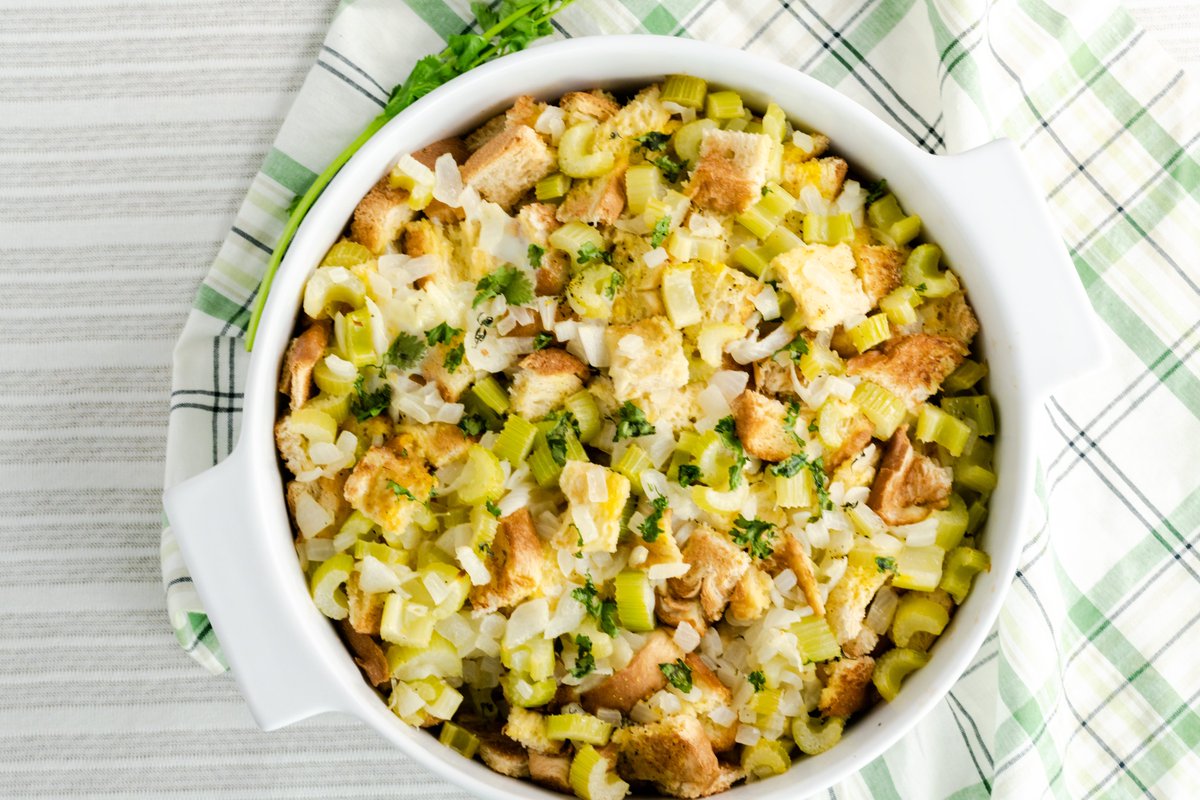 MamaNeedsCake's tweet photo. This traditional Thanksgiving Dressing is made with sauteed celery and onions, bread, and fresh spices and herbs. (ad) #HolidaysWithBTB #BTBHolidayRecipes #IC

https://t.co/TTnVQtiRNK

#Thanksgiving  #Holiday19 #Turkey #holidays #traditional https://t.co/wVw2QoJUJm