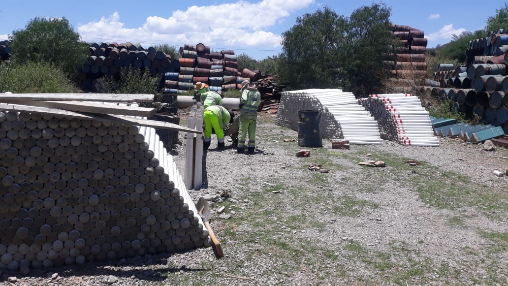 CarreterasBo's tweet photo. #Cochabamba
Microempresa de conservación vial elabora balizas de señalización vertical que serán colocadas en el tramo #Quillacollo - #Suticollo
#MiCarretera es #Segura https://t.co/WUg3rN0WUP
