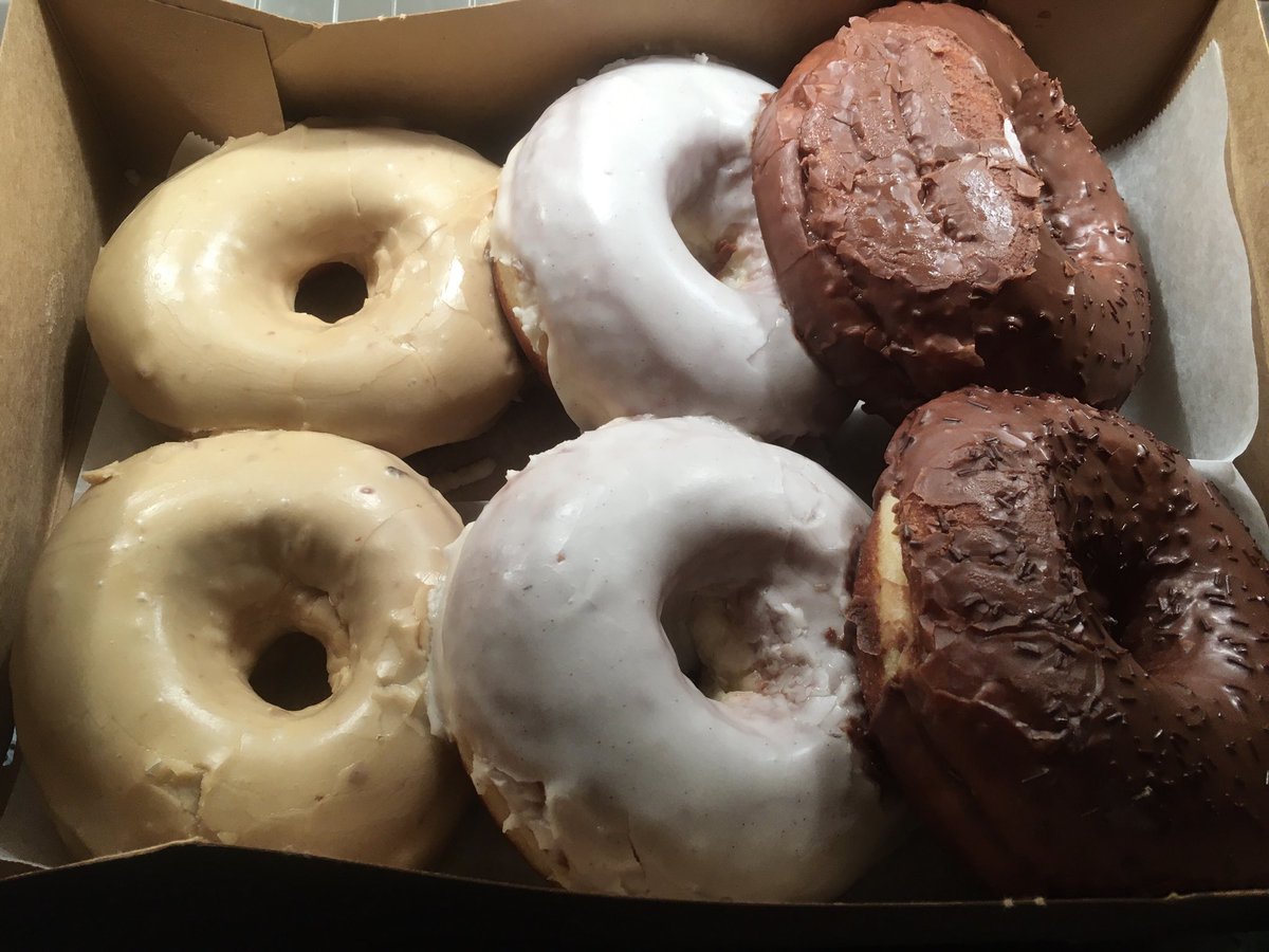 dr_doughnut's tweet photo. Chestnut glazed, #vanilla glazed and #chocolate glazed #doughnuts. ⁦@doughnutvault⁩, #Chicago, IL. #chestnut #merchandisemart https://t.co/LtJkCM0MG5