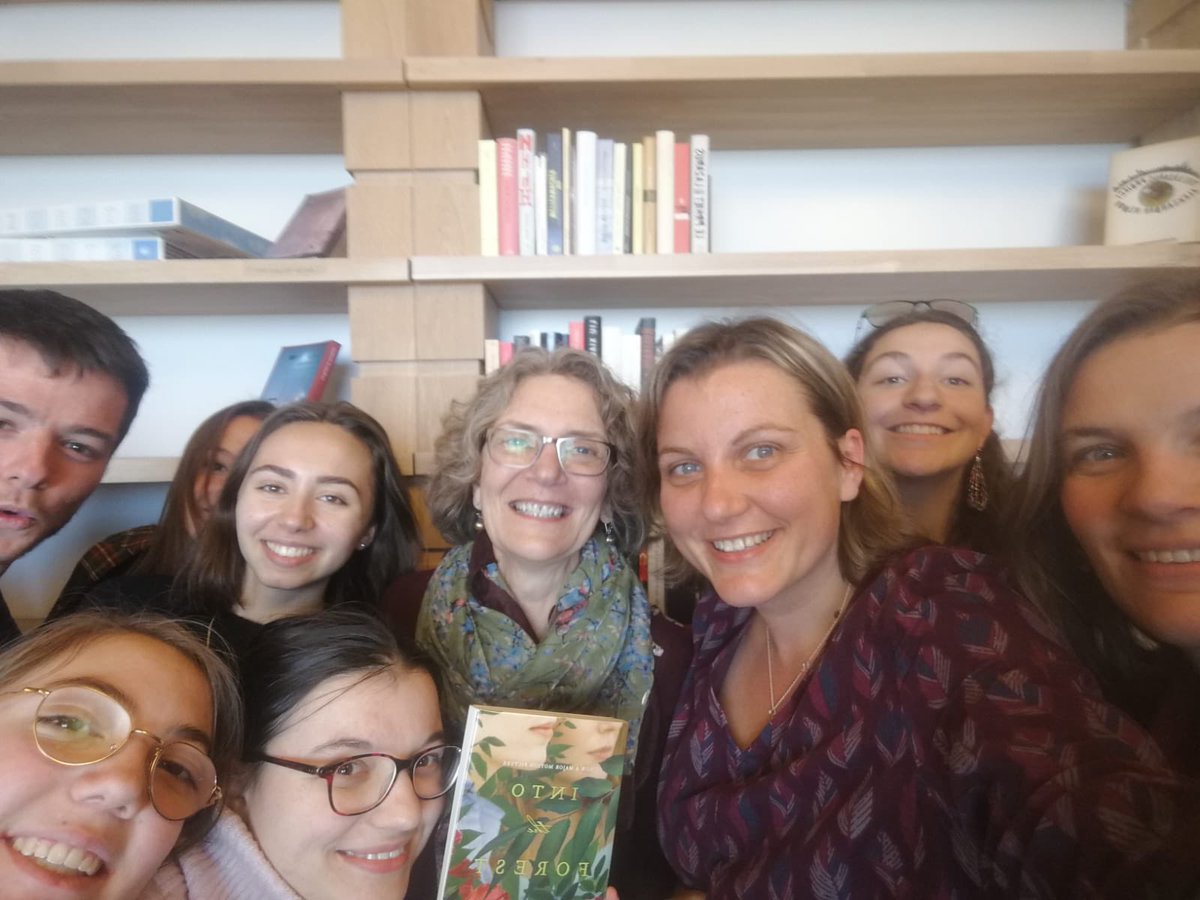 lvbmorez39's tweet photo. Les élèves du club lecture sont all��s à la rencontre de l'écrivaine américaine Jean Hegland. Moments magiques et riches d’émotions pour ces lycéens passionnés de livres!!! Merci à leurs professeurs ! https://t.co/Mtu60Nd5b4