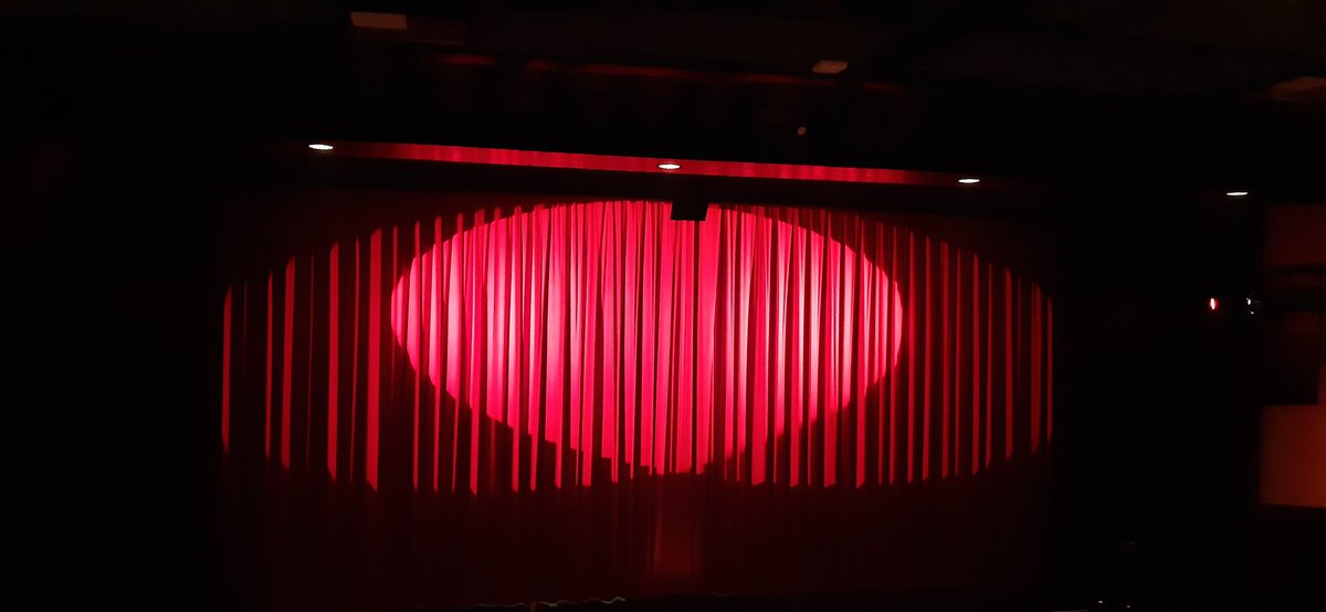 PhoenixMuziek's tweet photo. Mooie avond in @TheaterDeNaald met een volle zaal vrijwilligers voor de #Raboclubsupport https://t.co/yh974zx5sd