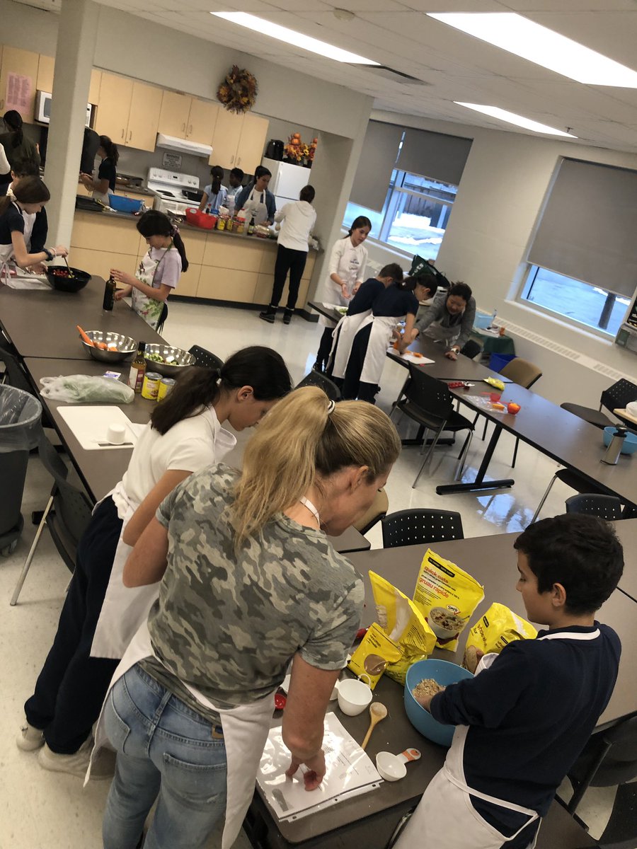FFMfit's tweet photo. Itโs a buzz of activity and smells delectable @FFMcGinnCES as this weekโs session of YTC is underway @YorkRegionGovt #LetsCook30 #YouretheChef we are grateful for your support. https://t.co/5S7GbYpHJs