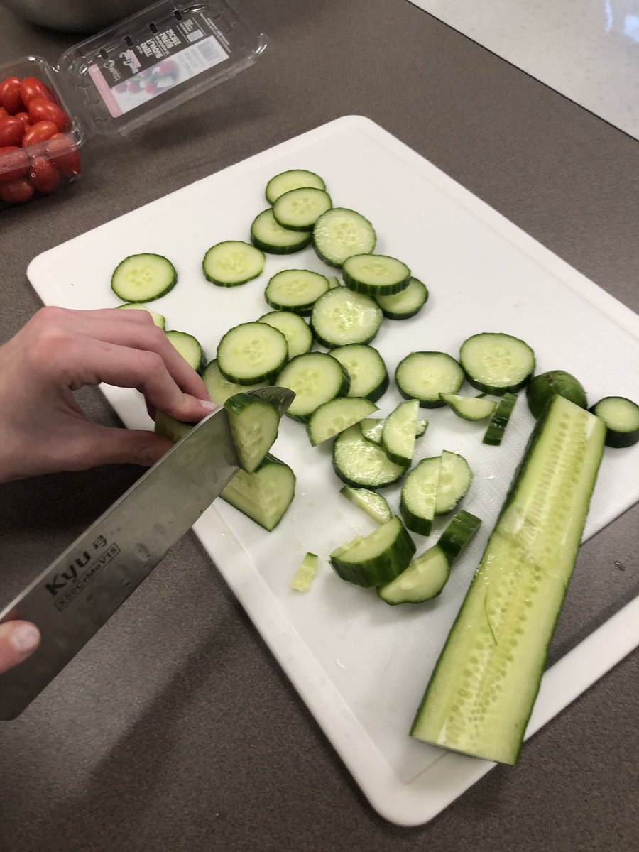 FFMfit's tweet photo. Itโs a buzz of activity and smells delectable @FFMcGinnCES as this weekโs session of YTC is underway @YorkRegionGovt #LetsCook30 #YouretheChef we are grateful for your support. https://t.co/5S7GbYpHJs