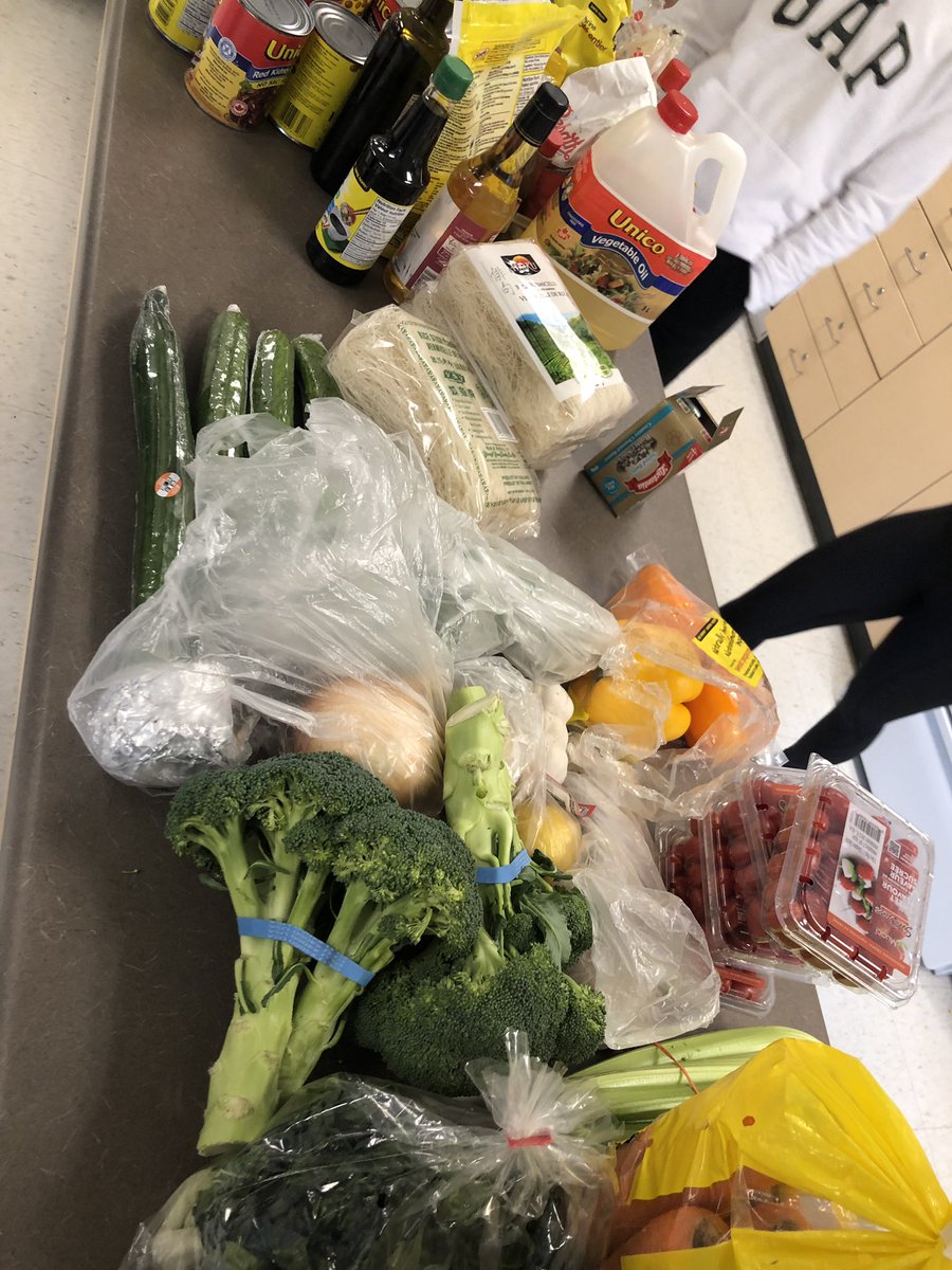 FFMfit's tweet photo. Itโs a buzz of activity and smells delectable @FFMcGinnCES as this weekโs session of YTC is underway @YorkRegionGovt #LetsCook30 #YouretheChef we are grateful for your support. https://t.co/5S7GbYpHJs