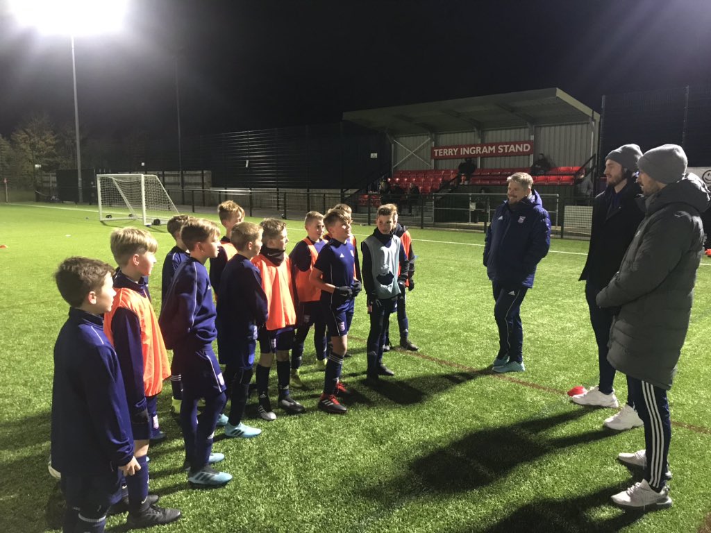 ITFCFoundation's tweet photo. ⚽️ Tonight we welcomed Skipper Luke Chambers and Will Keane to our ATC @needhammktfc 
The players were fantastic engaging with all the squads.
They joined in with the U9’s game and then took part in a shooting practice with the U10’s 🔥 https://t.co/oyLRcMMK6l