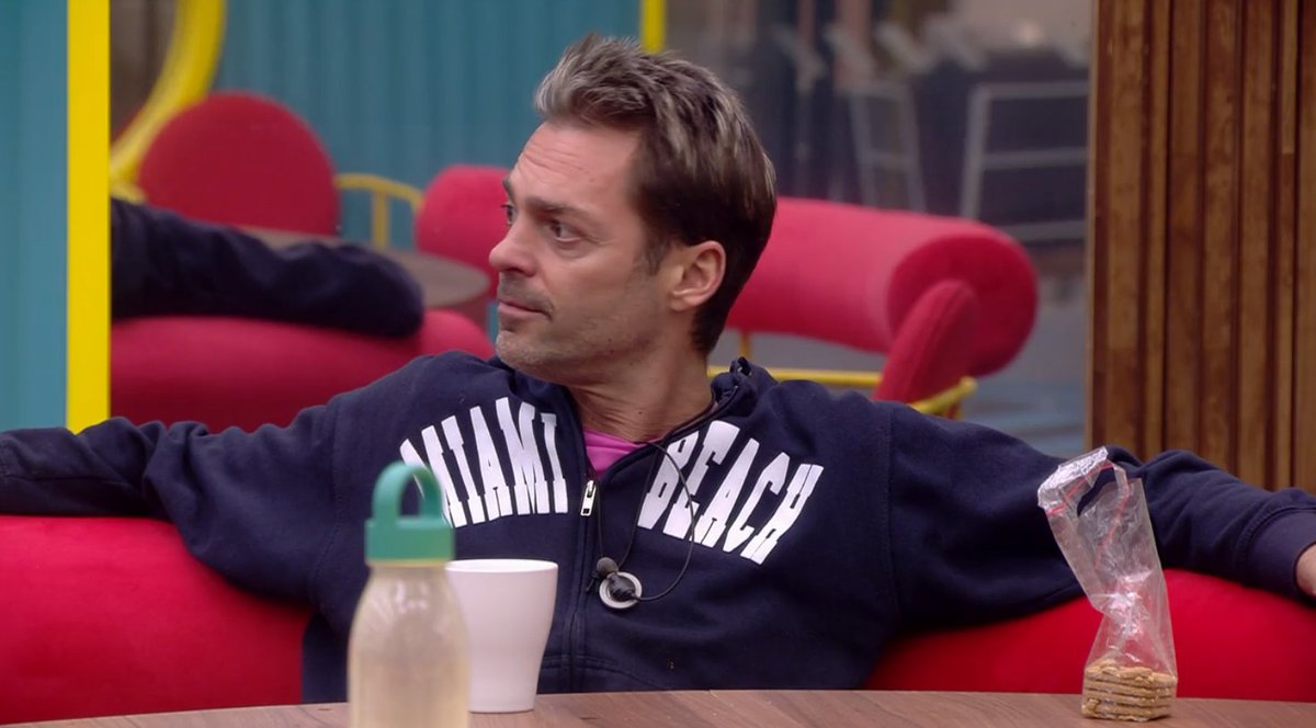 SupportingArana's tweet photo. En un duelo Adara/Hugo a quien expulsariais

🔁 Adara
❤️ Hugo

#GHVIP18N https://t.co/7dLnKbzpXA