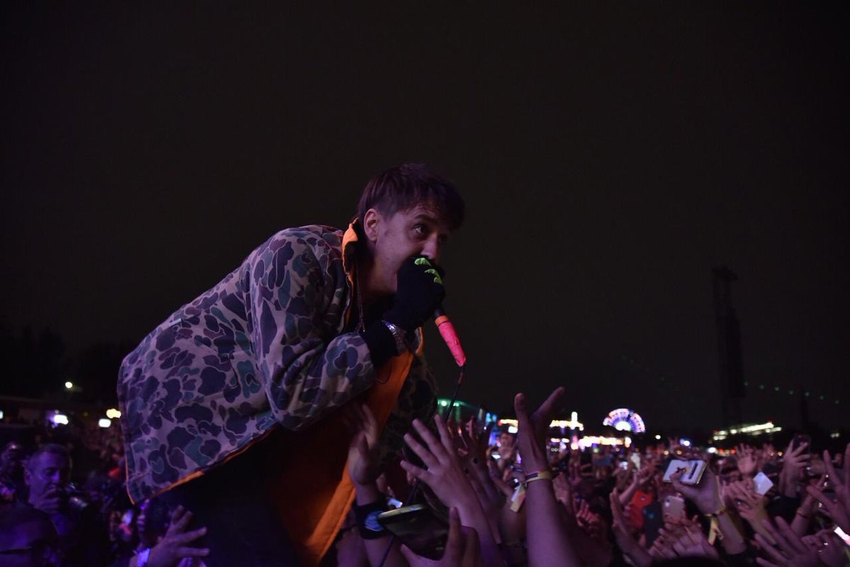r101ck's tweet photo. .@thevoidz se entregó completamente al público del @coronacapital 🔥🙌🏻 #coronacapital19 #Capital101 #CoronaCapital https://t.co/fGVYwiFITl