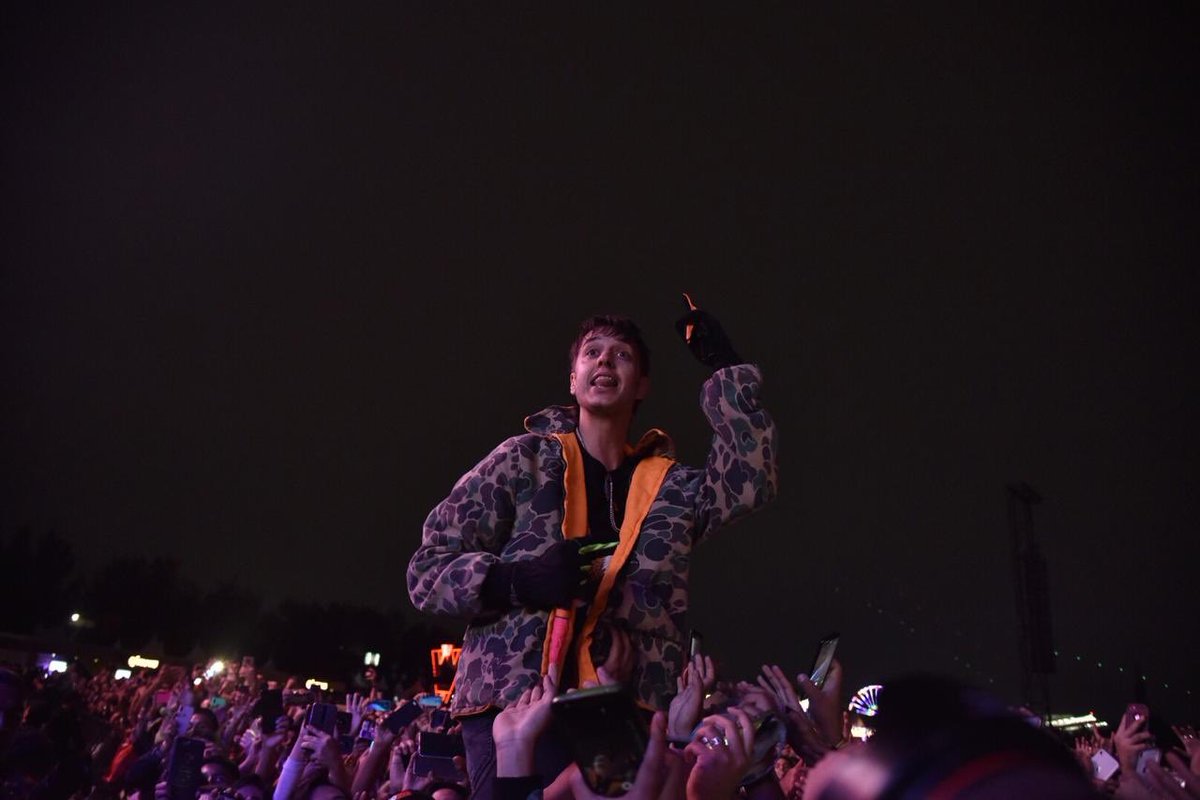 r101ck's tweet photo. .@thevoidz se entregó completamente al público del @coronacapital 🔥🙌🏻 #coronacapital19 #Capital101 #CoronaCapital https://t.co/fGVYwiFITl