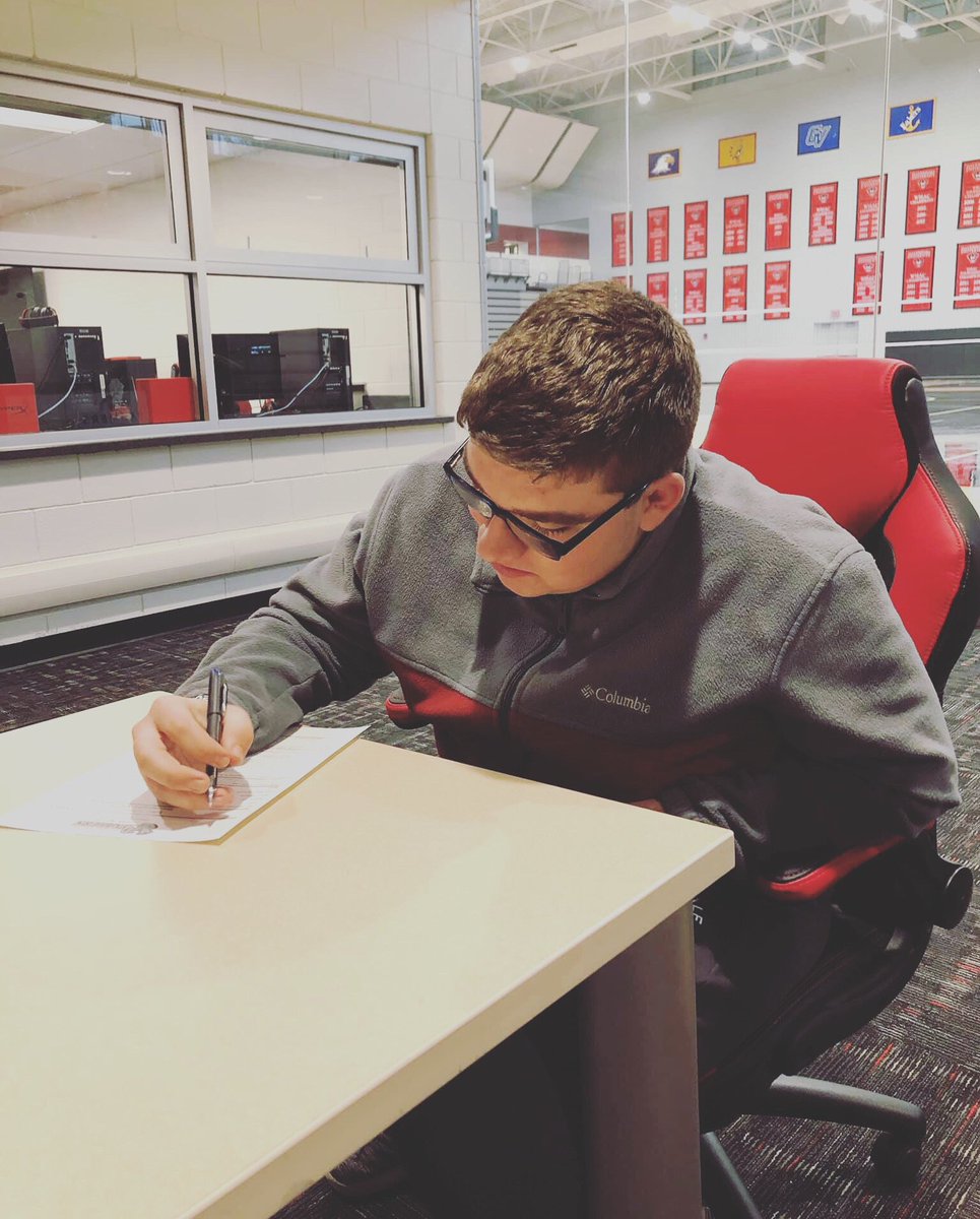 Congrats to our Rocket League captain Robbie for his commitment to <a href="/DU_Esport/">Davenport Esports</a>