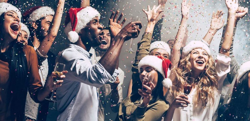 This Friday, join us at 9pm when we will be switching on the Christmas Lights for the Hotel. 
No entry fee, BBQ and Carvery available for just £10. And a disco after the count down to the lights up. 
We look forward to seeing you there
#bbq #norfolk #festive #LightsUp #carvery