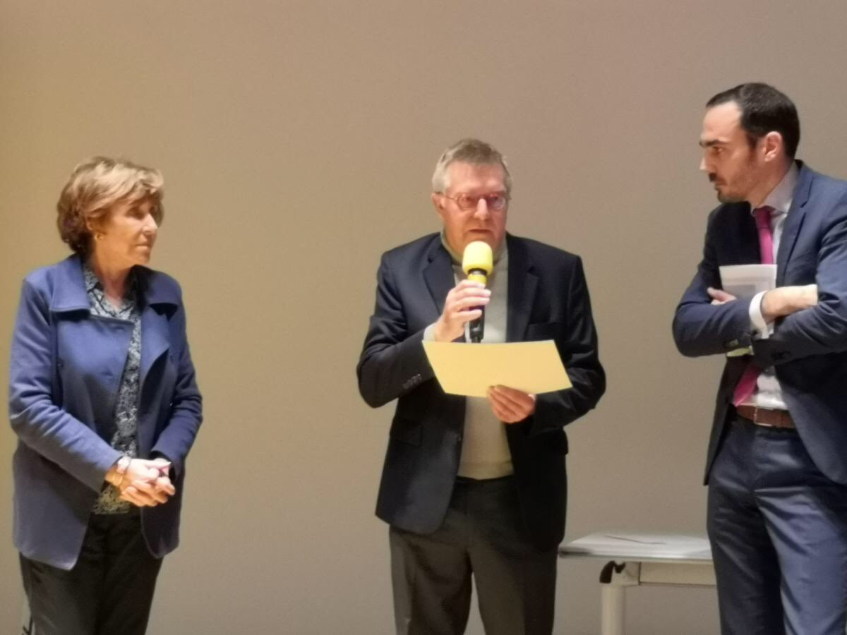 Prefet94's tweet photo. Remise des prix Jacques Cresson, destiné à récompenser les #entreprises, #VIE et étudiants pour leur action en faveur du développement international. Les prix ont été remis par Edith Cresson, ancien Premier Ministre, et Fabienne Balussou, Secrétaire Générale @Prefet94. 🏆 https://t.co/IvyS3sbYUN