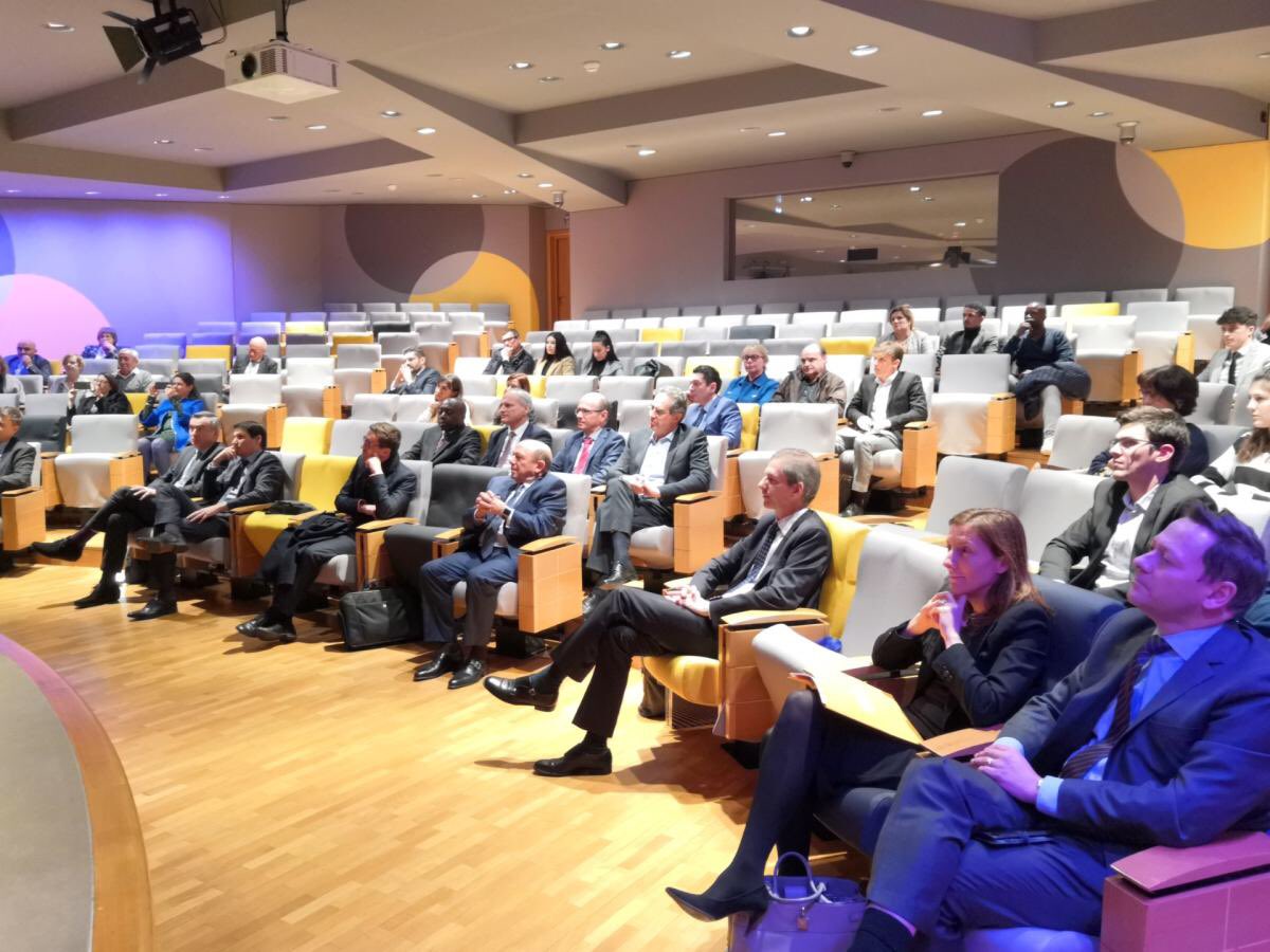 Prefet94's tweet photo. Remise des prix Jacques Cresson, destiné à récompenser les #entreprises, #VIE et étudiants pour leur action en faveur du développement international. Les prix ont été remis par Edith Cresson, ancien Premier Ministre, et Fabienne Balussou, Secrétaire Générale @Prefet94. 🏆 https://t.co/IvyS3sbYUN
