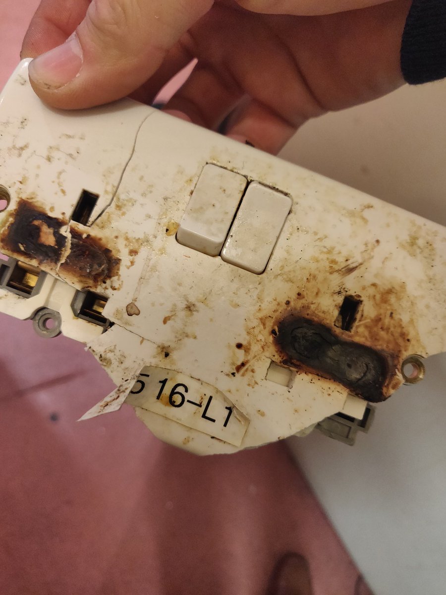 mychromehome's tweet photo. It's a bit warm in here #MondayMotivation #MondayMood #electrical #sparkslife https://t.co/mIoXaOukIk