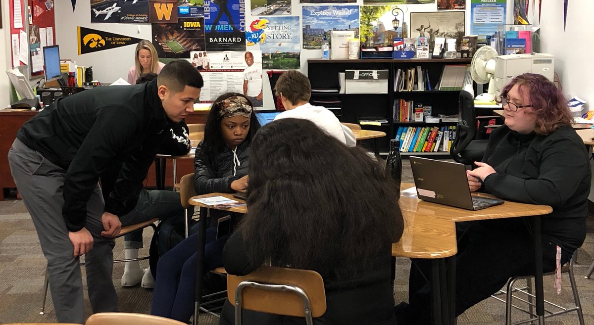 WauwatosaGEDO2's tweet photo. Looking forward. Some our students applied to MATC today with the help of a representative from MATC.  #tosaproud @DiscoverMatc https://t.co/kqkPCKDWEN