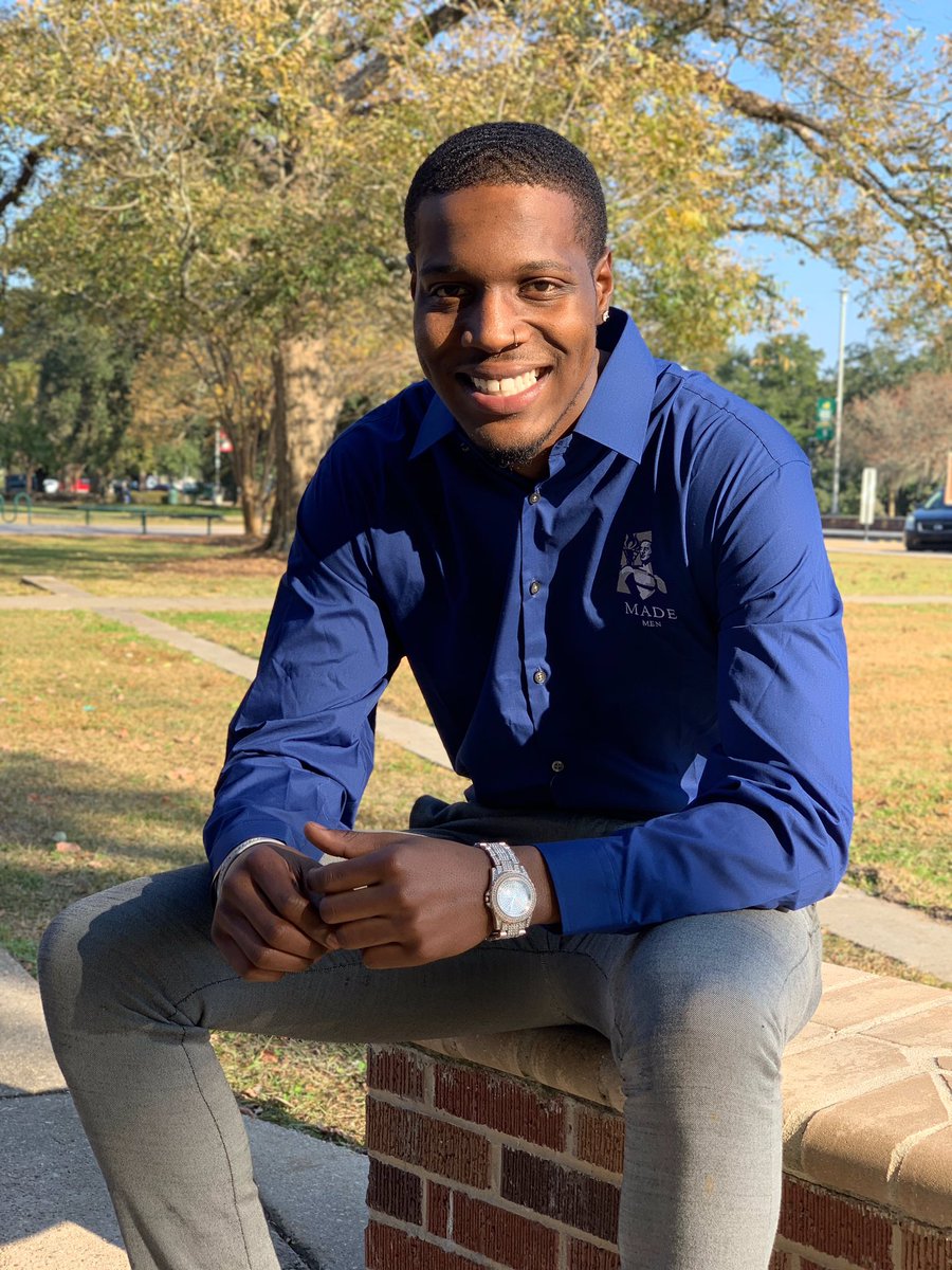 seluMADEMen's tweet photo. #MADEMenMonday💙💼 https://t.co/JKJrdJF8oY