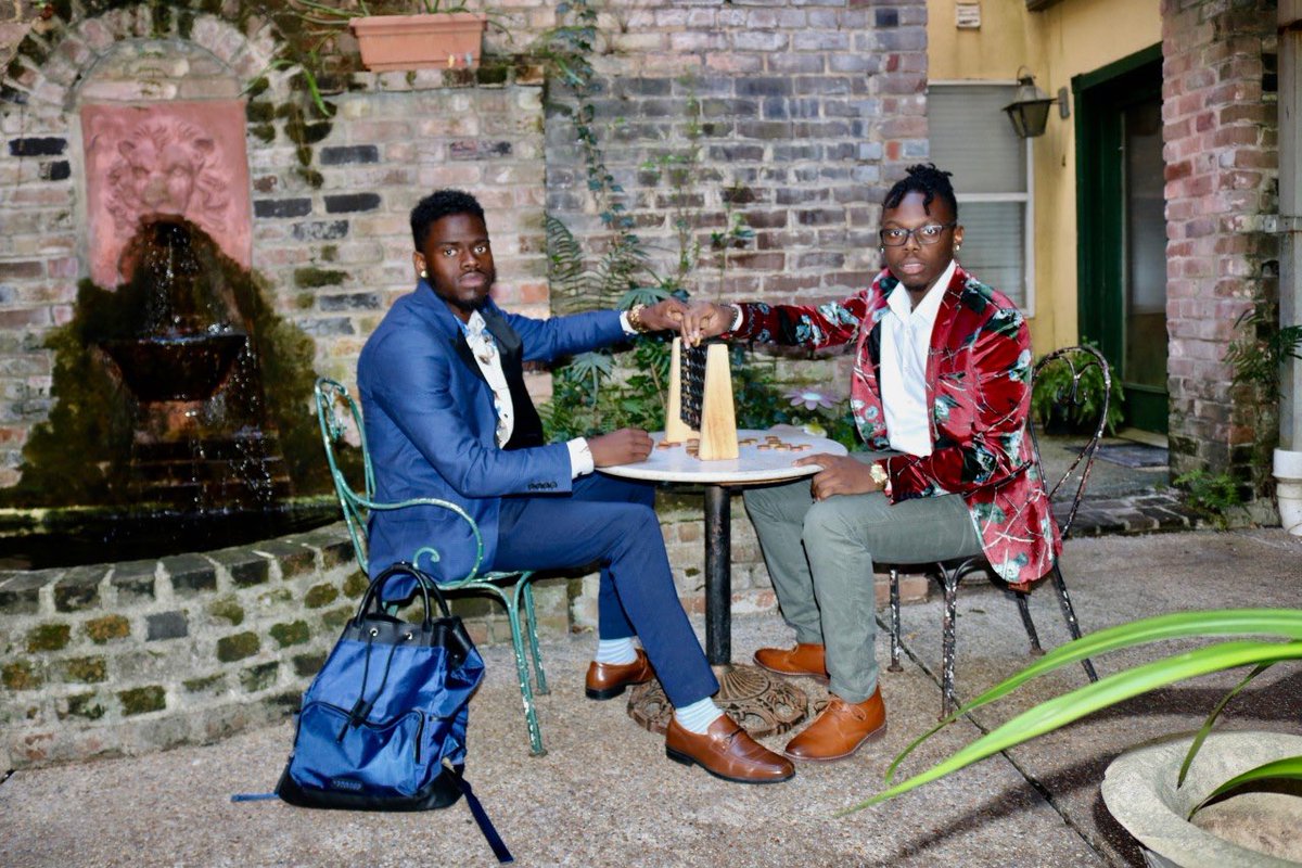 seluMADEMen's tweet photo. #MADEMenMonday💙💼 https://t.co/JKJrdJF8oY