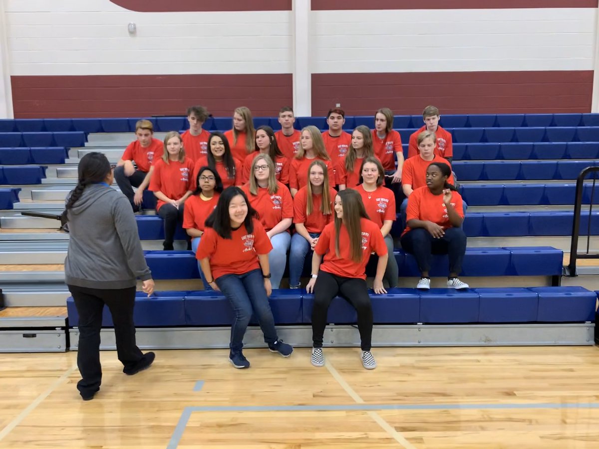 EastViewArchery's tweet photo. Yearbook group photos today!! 🏹 🎯 https://t.co/nAW8kc1HGk